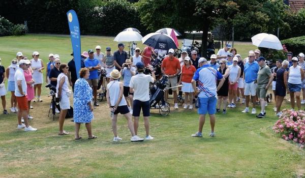 Die Organisatorinnen begrüßen Schirmherrin Brigitte Zypries zum 2. Wildwasser Charity Cup. "Gewalt gegen Mädchen und Frauen geht uns alle an"