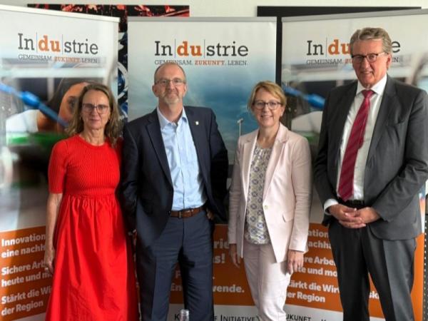 "Ohne Industrie fehlt hier was!" - Industrie Initiativen zeigen regionale Stärke und gesellschaftliche Bedeutung