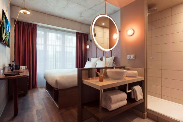 Ein gemütlicher One of a Kind Room im neuen lyf Gambetta Paris. Mit anderen Gästen den Pariser Charme erleben: Das lyf Gambetta Paris hat eröffnet
