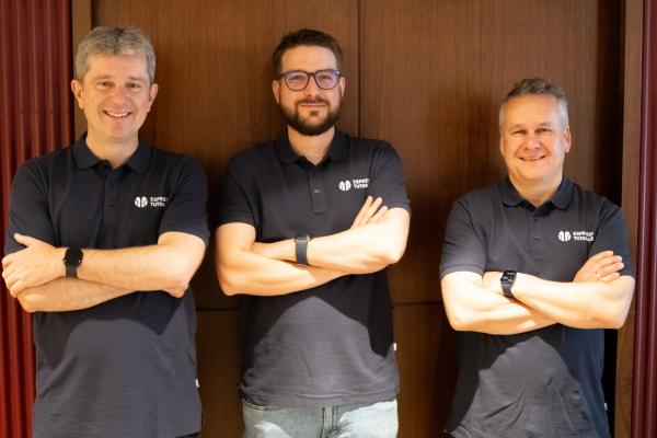 von links: Jörg Siebert, Fabian Bentz, Martin Munzel Espresso Tutorials GmbH stellt Weichen für die Zukunft