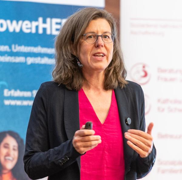 Keynote zu Frauen, Macht, Führung und Karriere Drei Tipps zu Frauen, Macht und Karriere für Kanzler Merz