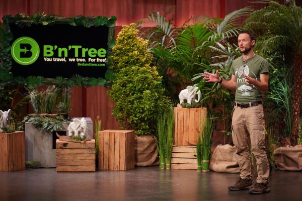 Chris Kaiser - Gründer von Click A Tree - bei der Höhle der Löwen "Der Mann, der Bäume pflanzt, um den Klimawandel zu stoppen: Chris Kaiser über die Mission von Click A Tree"
