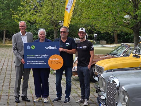 Gemeinsam gegen Kinderarmut in Karlsruhe Oldtimer-Tour "Vollack Klassik" gestartet