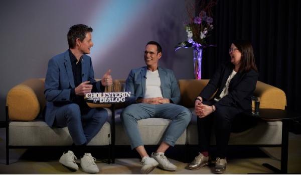 In reger Diskussion: Markus Appelmann, Dr. Stefan Waller und Prof. Dr. Ksenija Stach (v.l.) Cholesterin ist Herzenssache: Expert*innen-Talk appelliert, die eigenen Werte zu kennen