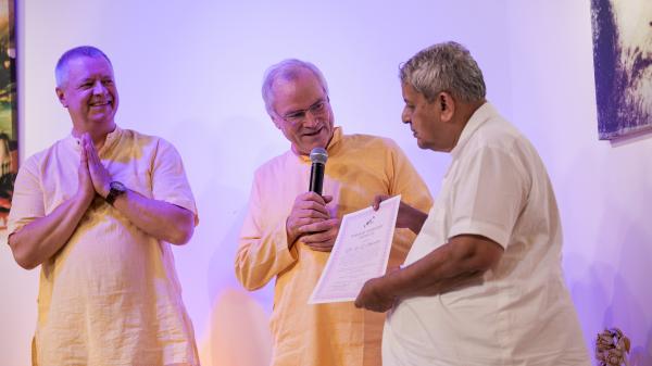Der Berufsverband der Yoga Vidya Lehrer:innen (BYV) verleiht die Ehrenmitgliedschaft an Dr. H.R. Nagendra, dem Präsidenten der Universität S-VYASA