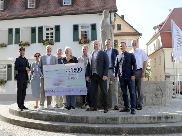 TOP Sozial Charta Projektspende 1.500 Euro an Foerderverein Sonnenstrahlen e.V. TOP Sozial Charta Projektspende 1.500 Euro an Foerderverein Sonnenstrahlen e.V.
