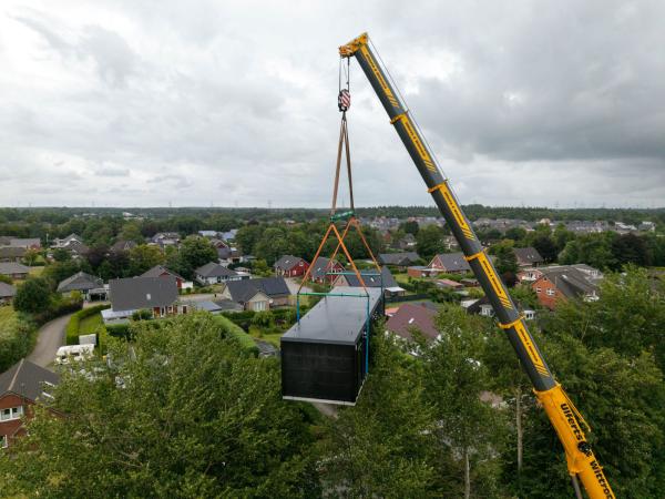 HanseWerk-Tochter HanseWerk Natur: Großwärmepumpe in Langenhorn angeliefert