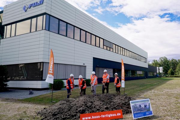 Spatenstich für multifunktionales Gebäude auf dem FUJI-Gelände in Kelsterbach Investition in die Zukunft: FUJI baut multifunktionales Gebäude in Kelsterbach an