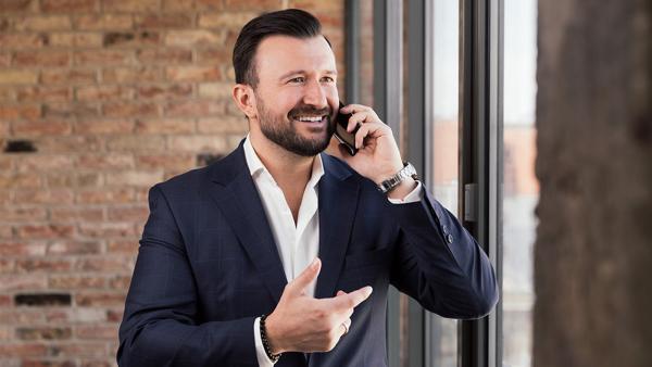 Gregor Weihs von TalentShark Recruiting erklärt, wie Personalvermittlung für KMU funktioniert. Networking im Recruiting: Headhunting Experte Gregor Weihs erklärt