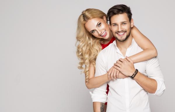 Ukrainische Frauen in Deutschland auf der Suche nach ihrem Traumpartner - lächelnde und glücklische ukrainische single Frau Ukrainische Frauen in Deutschland kennenlernen - Zwischen Neuanfang, Hoffnung und echter Verbindung
