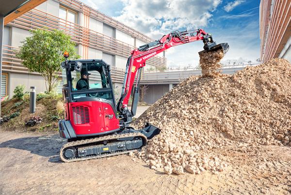 Auf der diesjährigen NordBau präsentiert HKL BAUMASCHINEN sein überzeugendes Handelsangebot. HKL mit starkem Auftritt auf der NordBau 2025