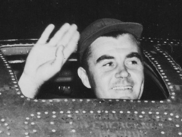 Der Pilot der Enola Gay, Col. Paul W. Tibbets, Jr., war verantwortlich für den totbringenden Abwurf Von "Little Boy" zu "KI": Haben wir nichts gelernt?