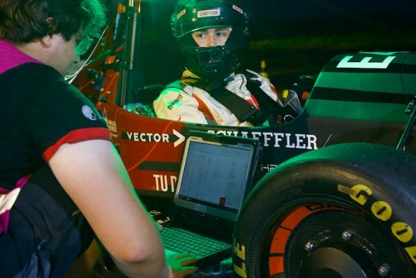 Panasonic TOUGHBOOK unterstützt Darmstadt Racing Team e.V. (DART) in Formula Student