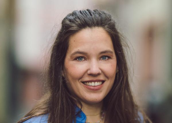 Isabell Rahms initiiert größte Spundekäs-Tafel von Mainz