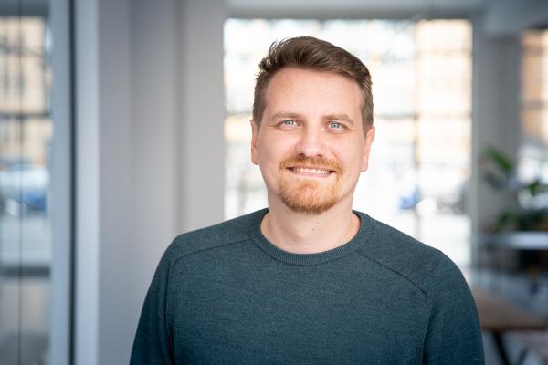 Billy Schulz, Head of Sales bei FACTUREE FACTUREE bringt bei Beschaffung von Zeichnungsteilen KI und Mensch in Einklang