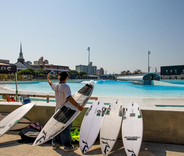 Jacob Szekley, Atlantic Park Surf Riesiger Surfpark eröffnet in Virginia Beach