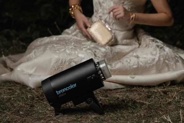 broncolor Stelos 800 L steht für maximale Flexibilität on Location broncolor präsentiert neues Kompakt-Blitzgerät