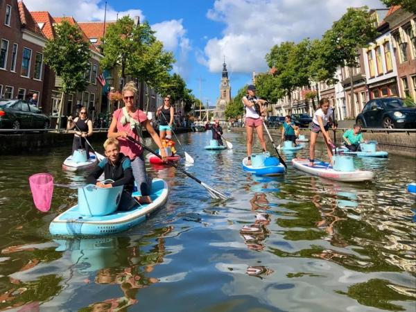 SupitUp Cleanup auf Alkmaars Grachten Grünes Alkmaar: gelebte Nachhaltigkeit inmitten historischer Grachten