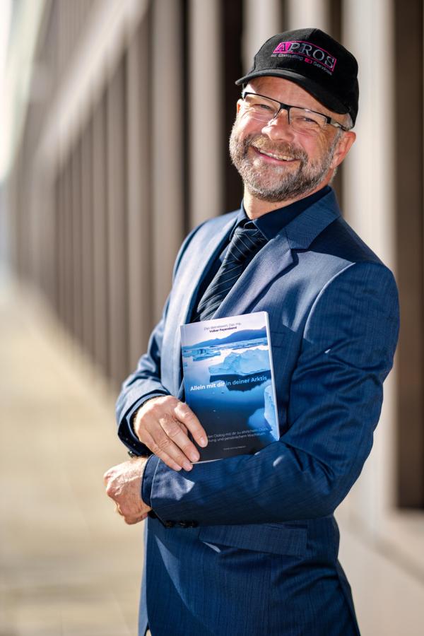 Multimedialer Vortrag Selbstcoachingbuch "Allein mit dir in deiner Arktis" am 09.10.25 in Metzingen Multimedialer Vortrag zum Selbstcoachingbuch "Allein mit dir in deiner Arktis" am 09.10.25 in Metzingen