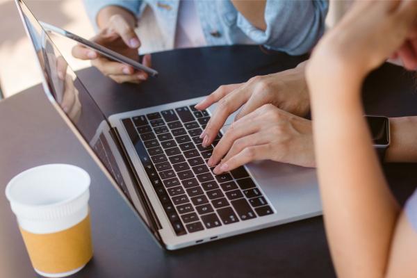 Agentursysteme: Teamkommunikation auf den Punkt gebracht durch integrierte Chat-Tools