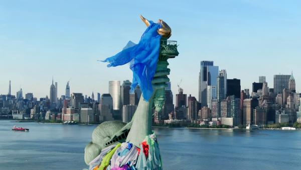 Reju macht globale Textilabfälle auf der Climate Week NYC mit AR an berühmten Sehenswürdigkeiten sichtbar