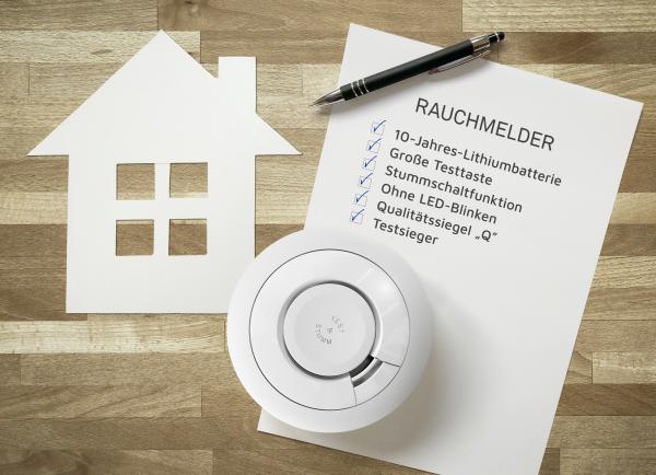 Bei der Auswahl eines Rauchmelders sind verschiedene Kriterien zu beachten. Woran erkennt man einen guten Rauchmelder?