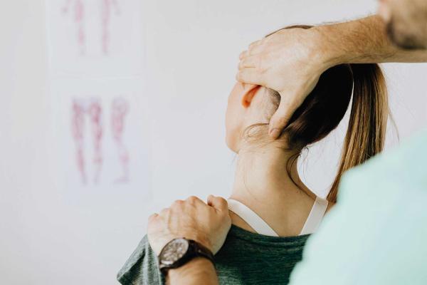 Eine gute Osteopathin oder einen guten Osteopathen in Hamburg finden - worauf es wirklich ankommt