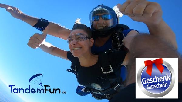 Fallschirmspringen Tandemfun präsentiert exklusiven Fallschirmsprung Geschenkgutschein