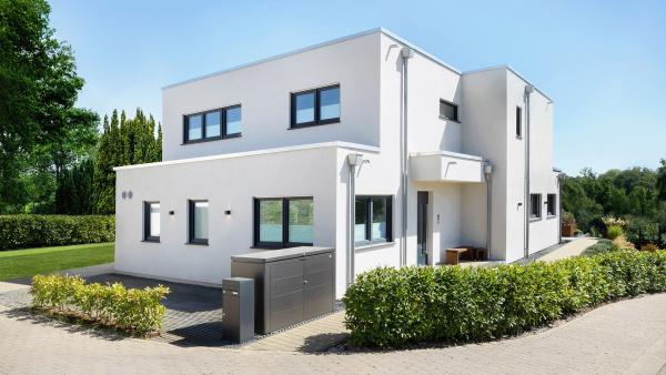 Haus Malhela von Fingerhut Haus Trendsetter Flachdachhaus: Fingerhut Haus "Malhela" verkörpert modernes Wohnen