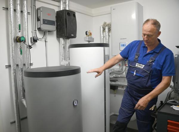 Rolf Schöll: von Wolke 7 zurück zur langsamen Realität Zwischen Wärmepumpe und Warteschleife