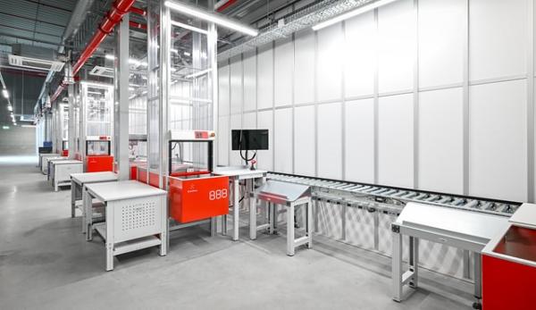 Die E. Breuninger GmbH & Co. setzt auf Arbeitsbereiche, die exakt zu den Anforderungen passen Ergonomie im Breuninger Warendienstleistungszentrum