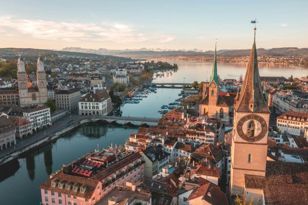Sebastian Vetter & Dr. Thomas Vogel erkunden die besten Rooftop-Bars der Limmatstadt