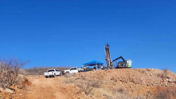 Aztec Minerals meldet hochgradiges Gold und Silber - Tombstone liefert!