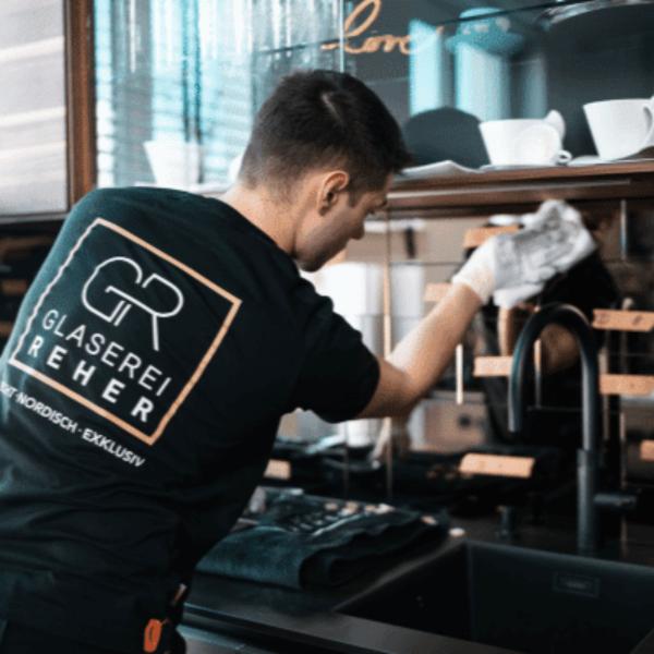 Maßarbeit als Alleinstellungsmerkmal - die Glaserei Reher setzt auf individuelle Glaslösungen