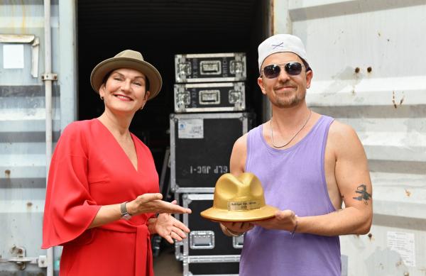 Jan Delay ist "Hutträger des Jahres 2025" der Gemeinschaft Deutscher Hutfachgeschäfte GDH