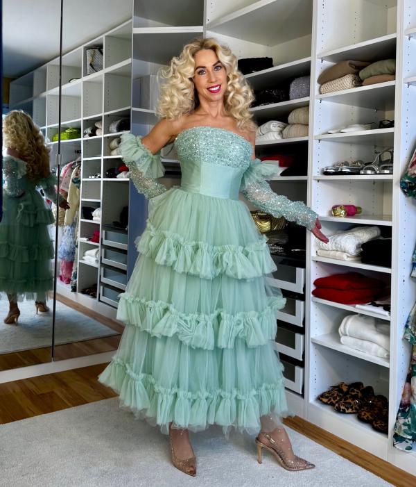 Fashion-Creatorin Jane Uhlig zeigt die Top-Wintermode 2025, trendige Partyoutfits und starke Black-Week-Deals auf LTK.