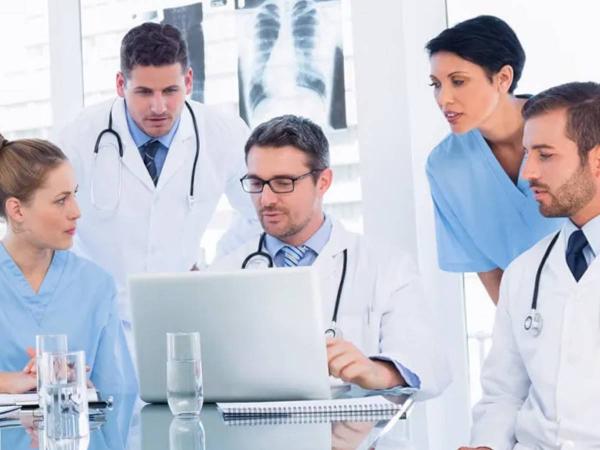 Kliniki.de wächst weiter: Neue Mitarbeitende und verbesserter Service für Patientinnen und Patienten