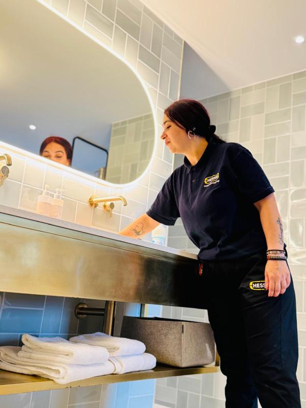 Tariflohn 2026 in der Gebäudereinigung: Wie sich Branche, Betriebe und Auftraggeber jetzt ausrichten müssen