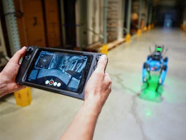 Otto Group realisiert intelligente KI-gestützte Roboterkoordination mit einem Digital Twin von Roboverse Reply