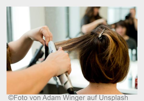 Schock beim Friseur: Lächeln, schweigen - oder ehrlich sein?