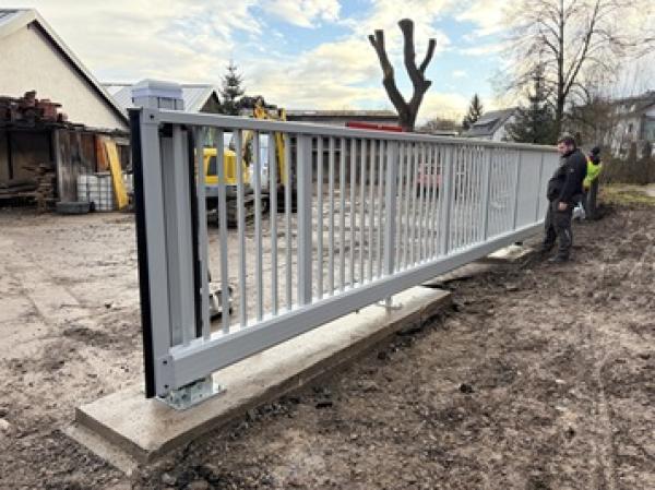 Montage eines ST-live Schiebetors von Berner Torantriebe KG