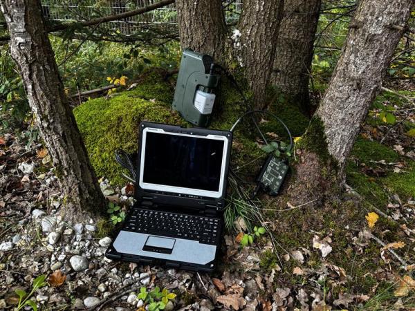 Unterbrechungsfreie Energieversorgung bei taktischen Einsätzen durch Panasonic TOUGHBOOK und SFC Energy