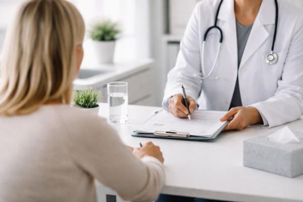 Harninkontinenz bei Frauen: Ihr Hausarzt Dr. Dorigoni in München erklärt Ursachen und moderne Behandlungsmethoden