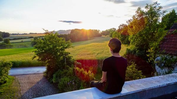 Warum sich ein Partner emotional zurückzieht - und wie echte Klarheit in Beziehungen entsteht