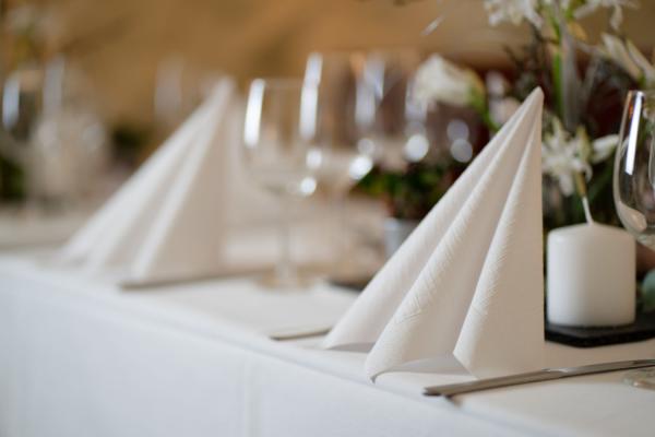 Effizienz trifft Eleganz: Point-to-Point Servietten als Game Changer im Gastgewerbe