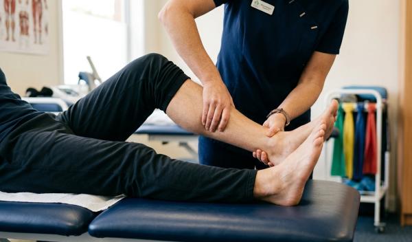 Gezielte Bewegungstherapie: Warum Physiotherapie mehr ist als Sportübungen
