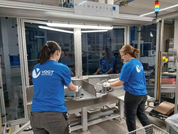 Neue Rund-Takt-Assembly-Line steigert Effizienz und Qualität in der Baugruppenfertigung bei Vogt Stanzteile GmbH