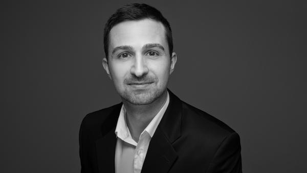 HanseMerkur und Alexander Wild bieten Schutz vor hohen Tierarztkosten