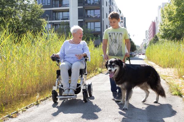 Mit dem faltbaren Elektrorollstuhl in die Outdoorsaison starten - Was bei der Beantragung zu beachten ist