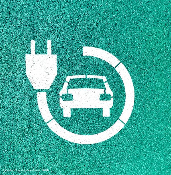 E-Ladesäulen: Was ist beim Laden und Parken erlaubt?